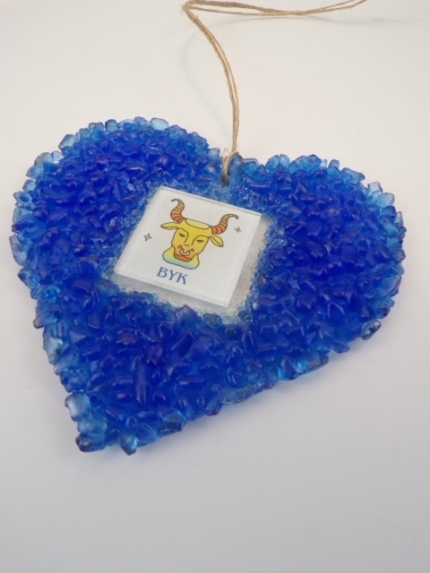 Serce ze szkła z recyklingu duże, niebielskie – Byk